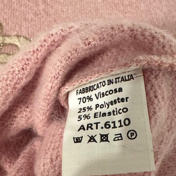 Chic Pink Sweater with Cream 'J'adore' Detail - Picture 9 of 9